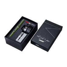 凌美(LAMY)钢笔礼盒 Safari狩猎系列2021限量款EF笔尖磨砂绿色墨水笔+黑色墨水墨水芯礼品套装