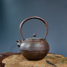 铜壶龙文堂 Ryubundo Iron Kettle Pot in the Shape of Chinese Bronze Ware
