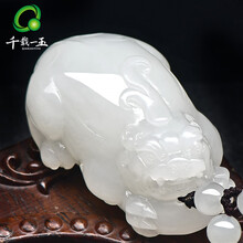 天然青白和田玉約830g 貔貅親子同心手彫り 一つ玉石一刀彫 黄楊WWFT074 天然青白和田玉約830g 貔貅親子同心手彫り 一つ玉石一刀彫 黄楊WWFT074