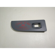 适用上汽红岩新金刚杰狮原厂配件车门电动玻璃升降开关上盖板卡子 右盖板