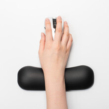 SANWA SUPPLY 大号人体工学鼠标垫腕托 硅胶果冻 防滑底 易清洁 TOK-GELC1BK 黑色