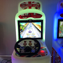 新款英伦迷你儿童游戏机投币游艺机射击游乐设备电玩疯狂赛车射水 迷你疯狂赛车