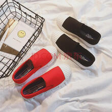 女生白袜子帆布鞋