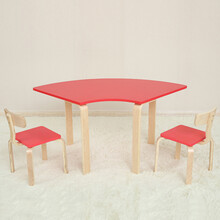 幼儿园彩色组合桌椅儿童木质培训班课桌椅 拼接扇形桌圆桌月牙桌 红色一桌二椅