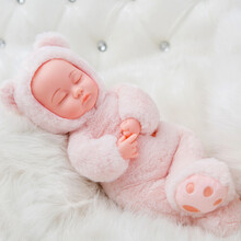 仿真婴儿睡眠娃娃毛绒洋娃娃会发声洋娃娃安抚陪睡软胶闭眼布娃娃女孩子生日礼物宝宝儿童玩具礼物 粉色毛绒熊 40厘米（3首摇篮曲）送电池