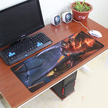 本手 大桌垫 电竞游戏桌垫 专业锁边大桌垫 大号鼠标垫 酷帅电竞桌垫 台式机笔记本电脑办公家用桌垫 【随机图案】