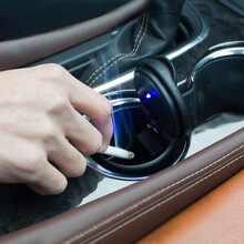理昂 汽车烟灰缸车载烟灰缸车内用LED带灯阻燃烟灰缸汽车用品改装专用 烟灰缸 丰田全新卡罗拉雷凌凯美瑞汉兰达RAV4荣放威驰锐志