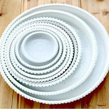 雅亭 鑫腾花卉 圆形塑料托盘 花盆托盘 白色 红色托盘 圆形波浪边 塑料花盆盆栽办公室桌面托 160型内口径10.5厘米 白色