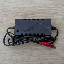 全新优质智能保护12V铅酸蓄电池充电器音响适配器 12V7AH12V12AH电童车玩具车喷雾器充电器 12V1A夹子充电器