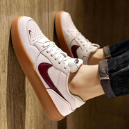 耐克（NIKE）男鞋 2026春季新款运动鞋子时尚户外休闲鞋透气轻便耐磨低帮板鞋 奶白/酒红/橡皮浅褐/灰白 偏小半码 40