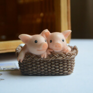 真自在可爱小猪摆件猪年七夕节生日礼物读书动物树脂装饰精致送男生女生创意摆件 小小猪在篮子里