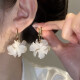 伊黛儿白色花朵耳环耳圈女个性小众设计感气质百搭耳饰送女友生日礼物 A6Y806白色花朵耳环