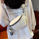 KRCK感胸包女2024新款潮韩版休闲马鞍包女包时尚超火斜挎小众腰包 米白色+送挂件