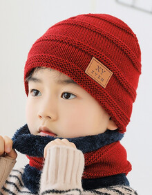 毛线帽男孩