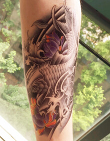 纹墨轩 鲤鱼花臂防水纹身贴 双色鲤鱼紫莲花 纹身贴纸 男女持久仿真