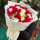 52朵红白玫瑰花束
