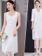 白色西装+白色连衣裙