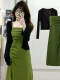 绿色连衣裙+黑色针织衫