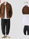 棕色夹克＋长白T＋工装裤