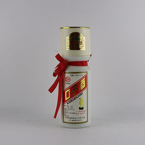 拥有各种陈年老酒上万瓶 致力服务于广大酒友爱好者拍卖机构:昌恒茶酒