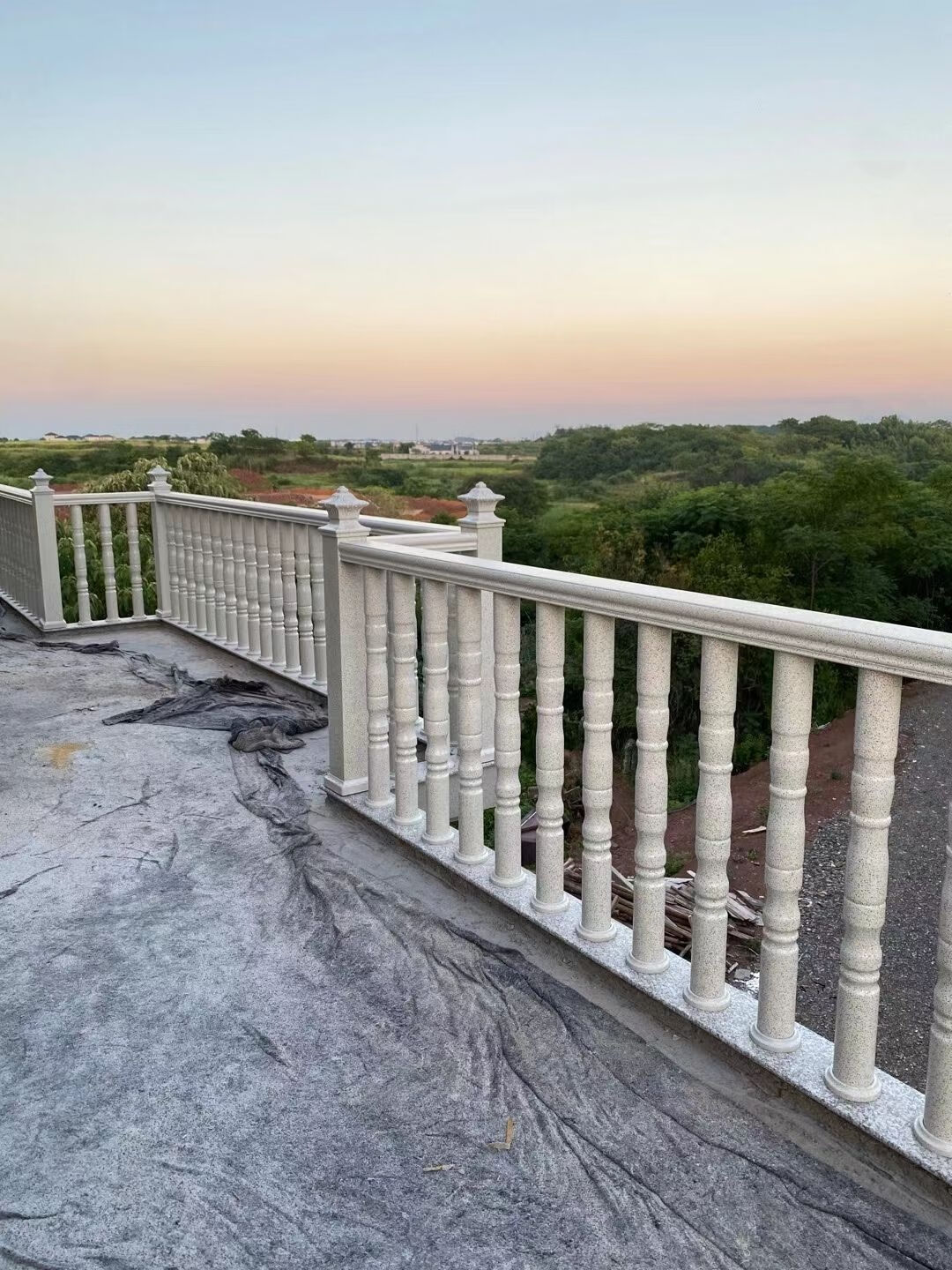 刘不丁铝艺阳台护栏室外铝合金露台庭院围栏别墅楼梯扶手栏杆家用防护