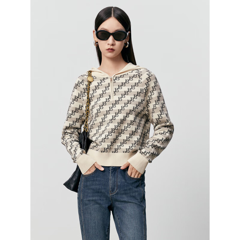 太平鸟【商场同款】女装冬季新款老花连帽套头衫A1EED4249 棕色纹样 S