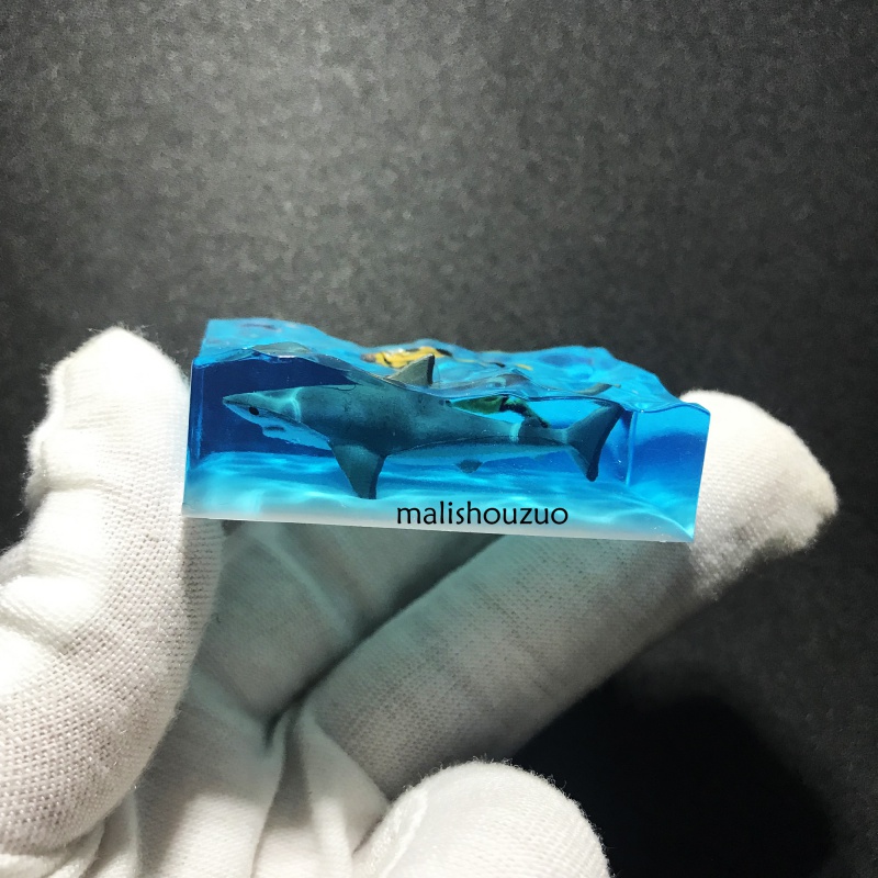 芙蕖新款夜光尖嘴鲨树脂吊坠海洋生物创意礼物情侣项链 单只鲨鱼钥匙