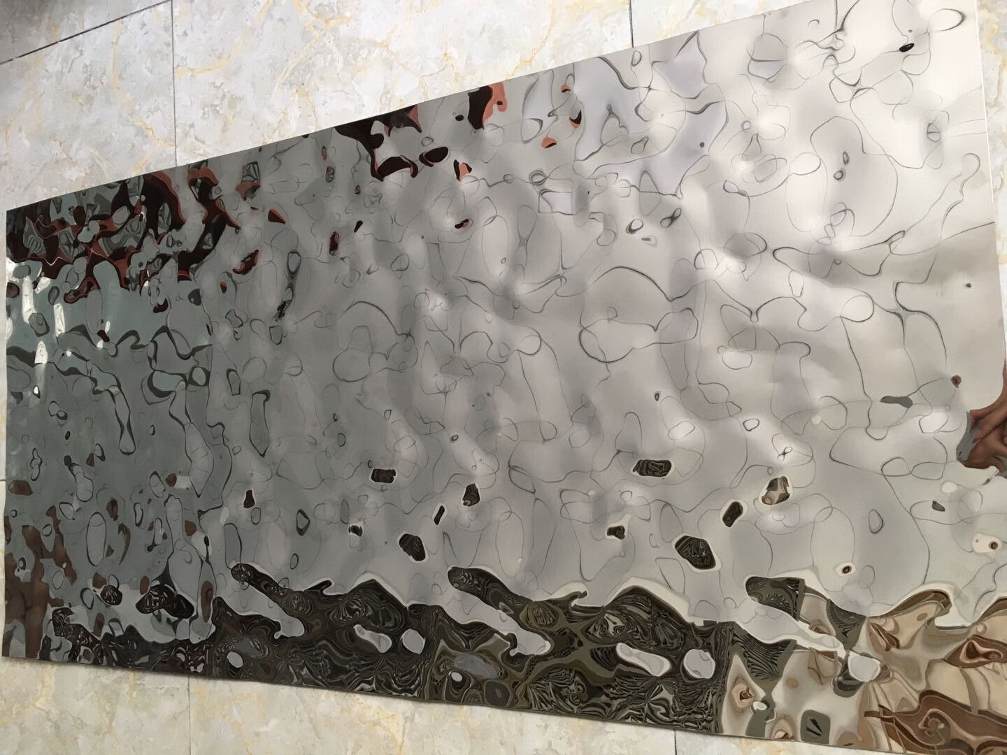 画萌不锈钢银色镜面水波纹板装饰装潢长方形弧形定制黑色吊顶水纹板