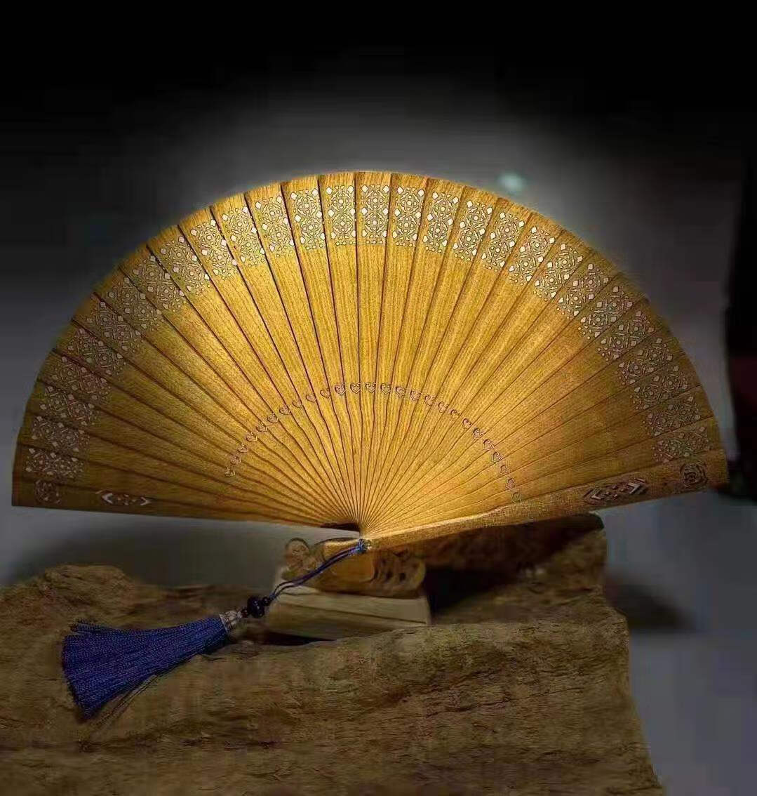 阴沉木折扇雕花古典手工实木送礼纸扇 小叶桢楠素面 长度21厘米打开37