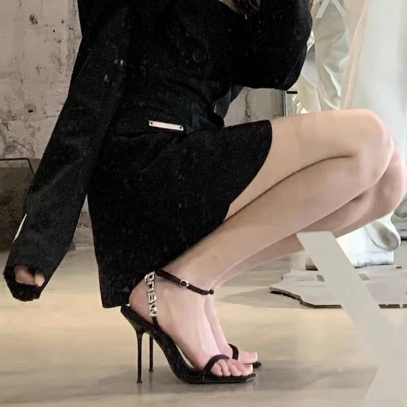 带凉鞋绝美2023年夏季新款网红性感高跟鞋女法式细跟露趾 黑色带字母