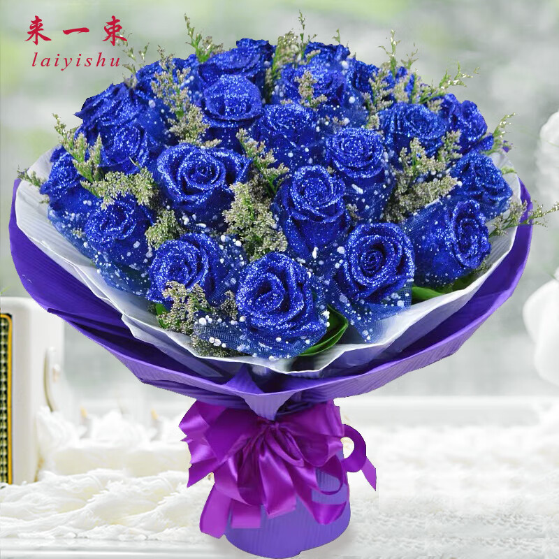 展开全部 蓝色妖姬要比红玫瑰和粉玫瑰价格要贵一点,99支的蓝色妖姬