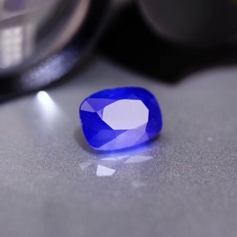 君政收藏款无烧皇家蓝宝石—gil裸石克什米尔丝绒蓝全净体火彩好奢华