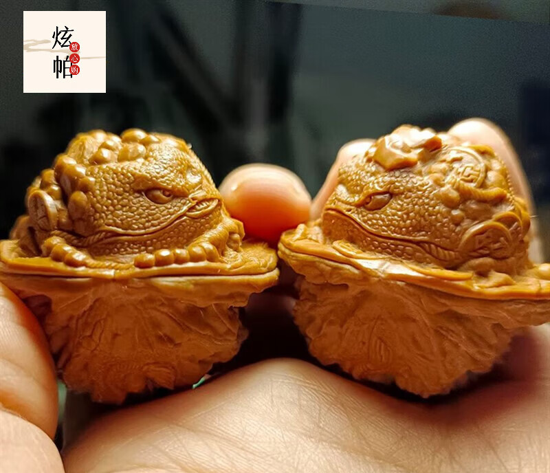 炫帕文玩核桃雕刻金蟾手把件名师纯手工雕刻精品手捻送礼