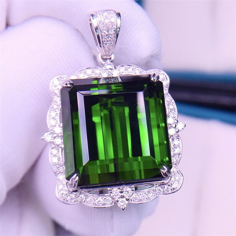 5克拉天然绿碧玺吊坠 方形戒面 18k金镶嵌钻石