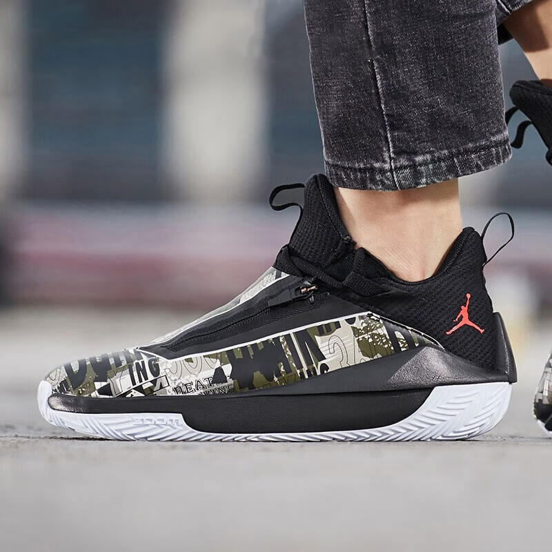 �Ϳˣ�NIKE����Ь����Ь�¿�ղķ˹ ʹ��11 ϵ�г���ײɫ����ʵս�˶�Ь����Ь AQ0394-003�Բ� 42