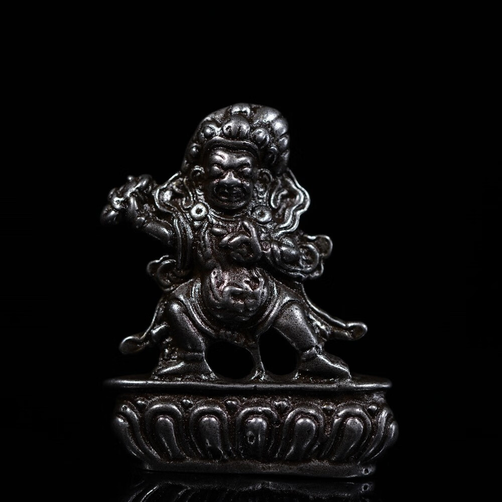 石俞记天铁托甲金刚手摆件古朴手工天铁古朴仿古西藏