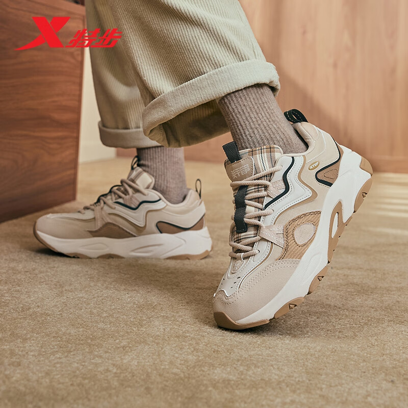 特步女鞋鞋子女冬季保暖赤壁3.0户外运动老爹休闲鞋子