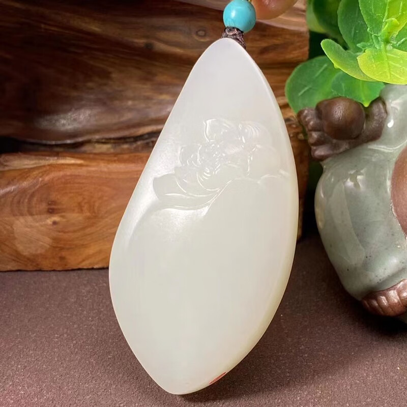 翠玥珏新疆和田玉苏工玉石雕刻玉荷花羊脂白玉吊坠挂件女士100524