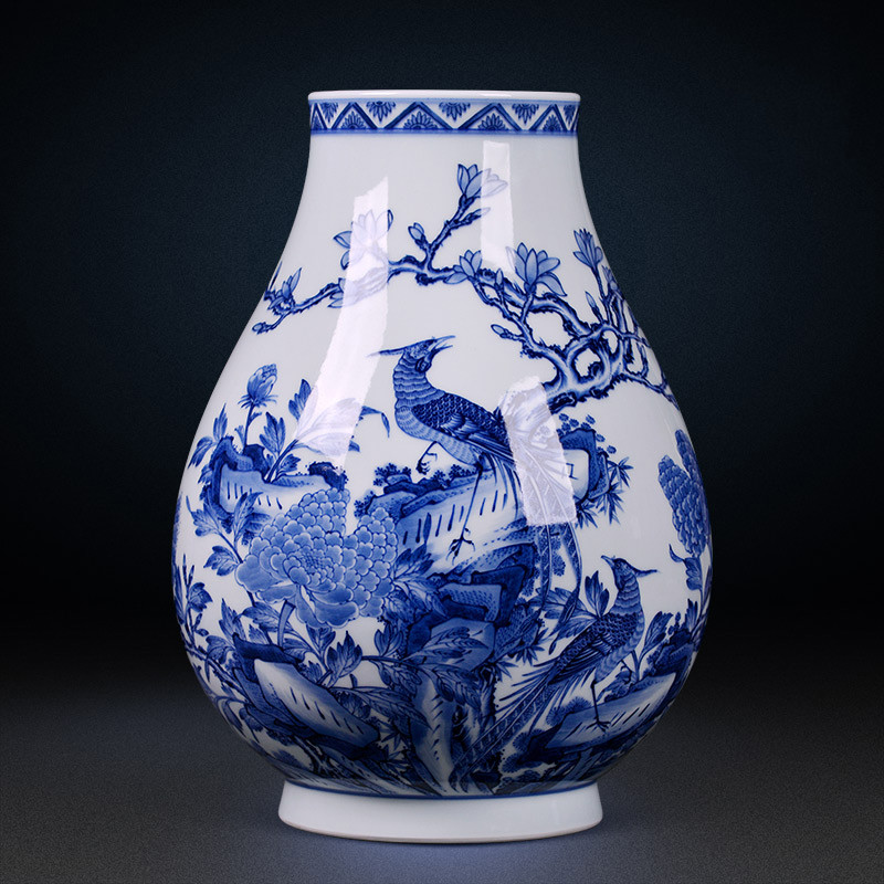 卢水名大师作品青花锦上添花尊 大师作品 保障 收藏