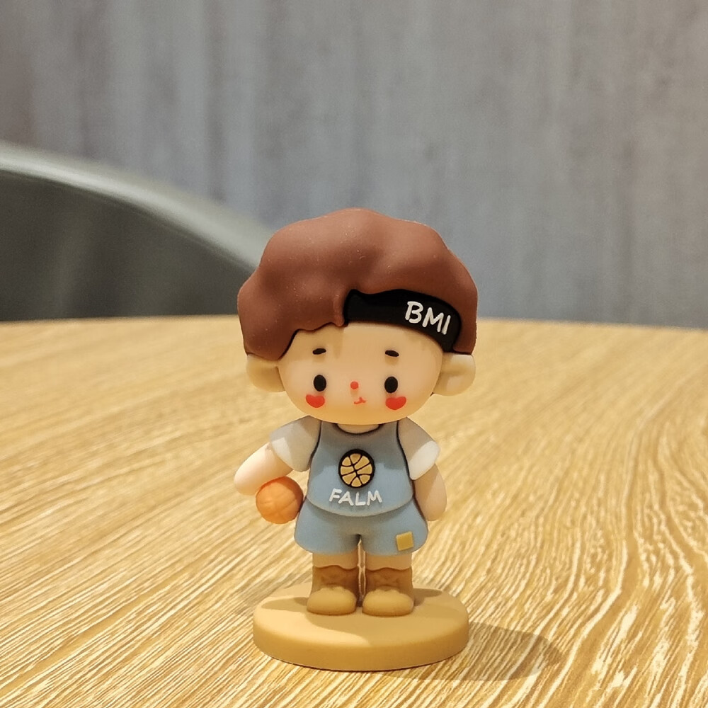 桌面小摆件运动系公仔玩偶办公室可爱装饰品男生女生礼物 篮球男孩