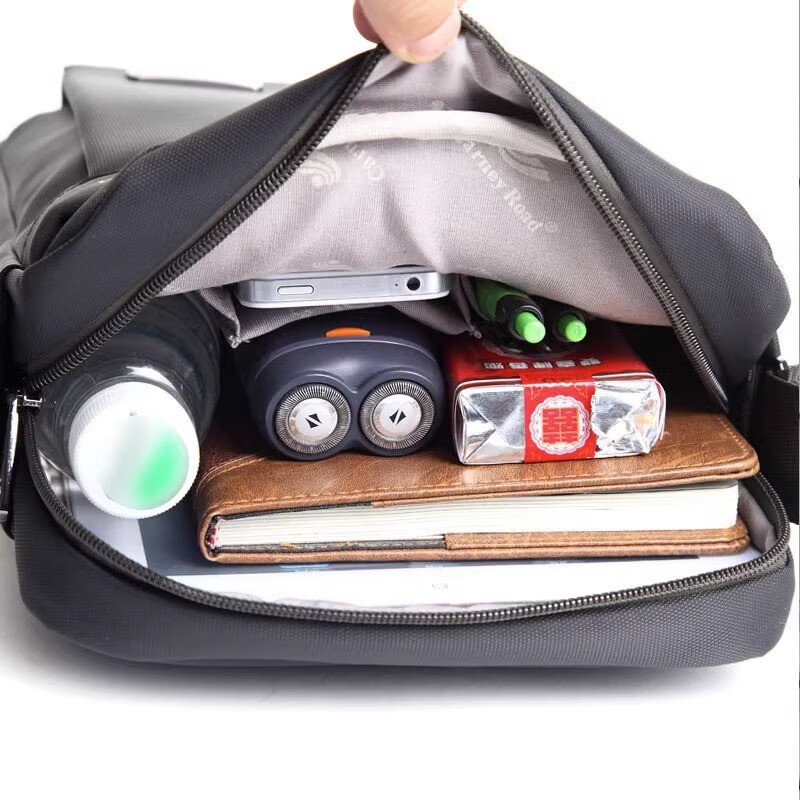 CARNEY ROAD卡尼路出口高品质男士单肩包男斜挎包出差商务背包防水牛津布包  咖啡大号（宽20*高25.5*厚7cm）