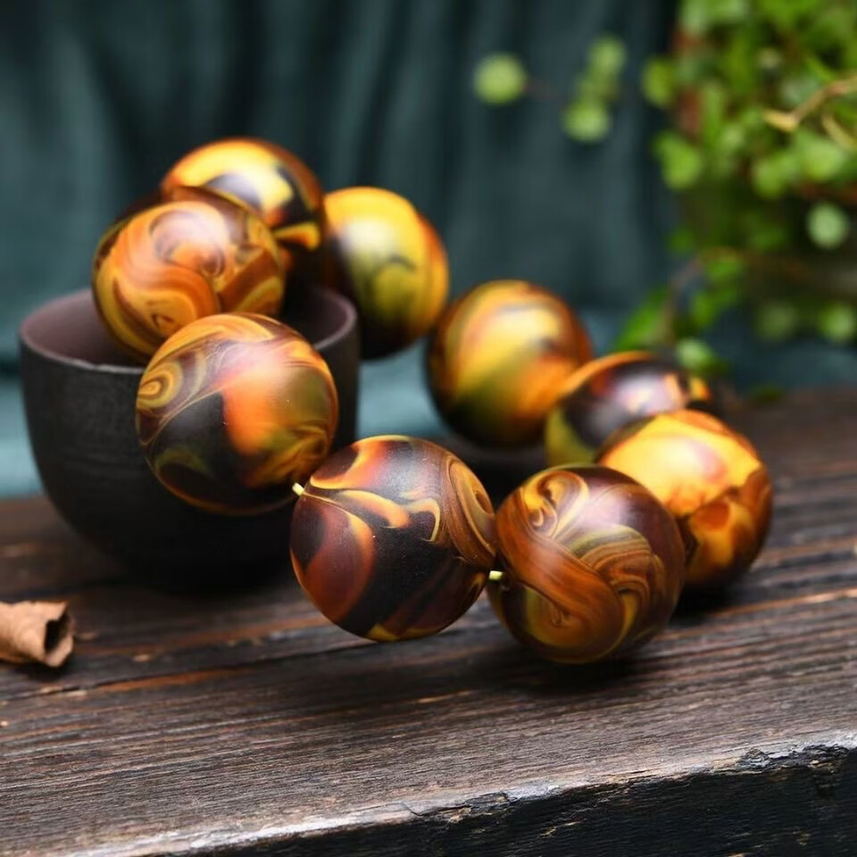 尊柜 龙涎香手串,纹路妖艳,越盘越润自带香味 龙涎香手串卡1.