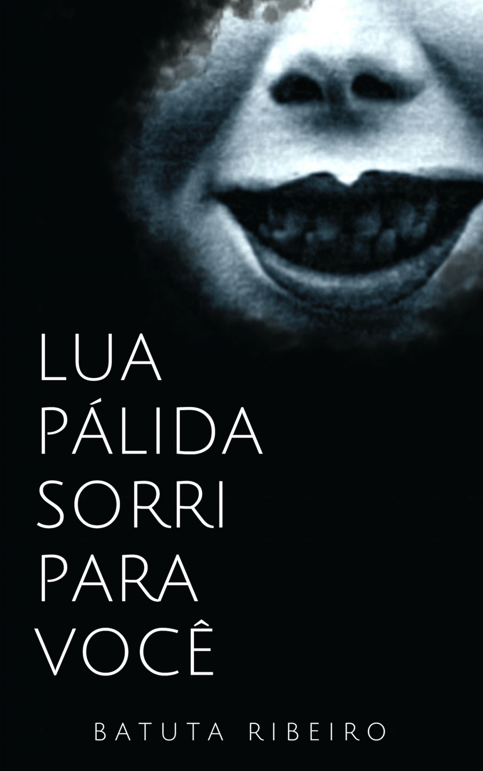 lua pálida sorri para você