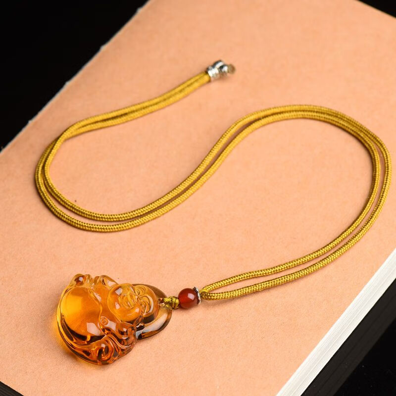 尊首黄水晶佛吊坠大肚弥勒佛男女款项链保平安笑佛毛衣链送人生日礼物