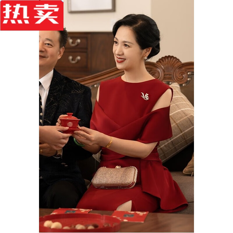 闾婧名斓妈妈婚宴礼服2023年夏结婚红色改良年轻气质高贵喜婆婆旗袍 现货(胸针） M