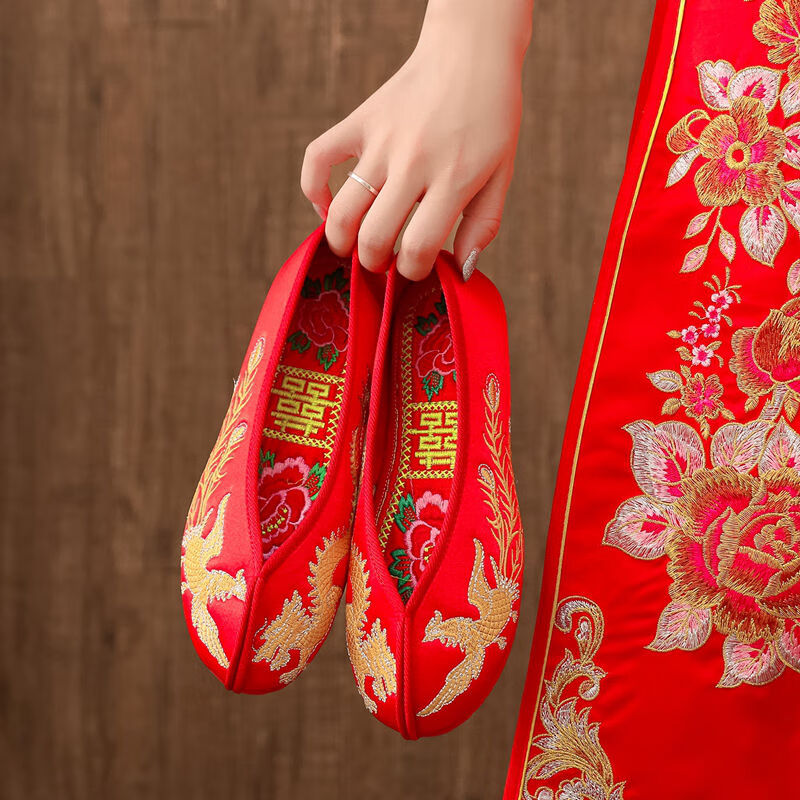 2020新款新娘秀禾鞋女结婚鞋子中式绣花布鞋平底上轿鞋配秀禾服 520布
