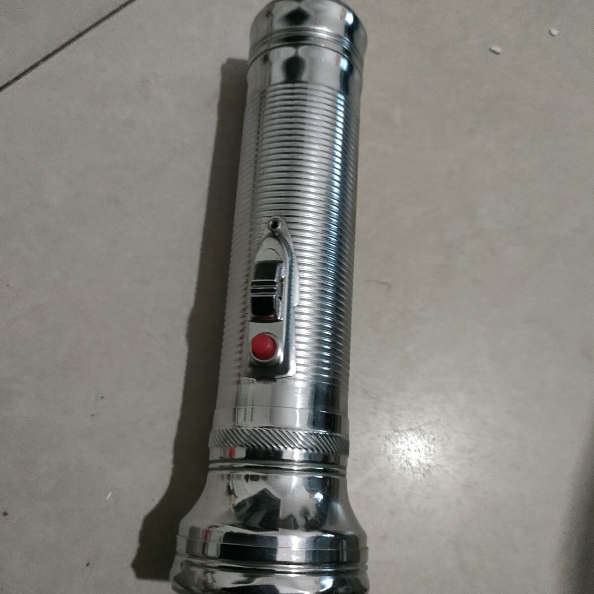 创京懿选老式用电池的手电筒八十年代老式手电筒两节一号电池的怀旧