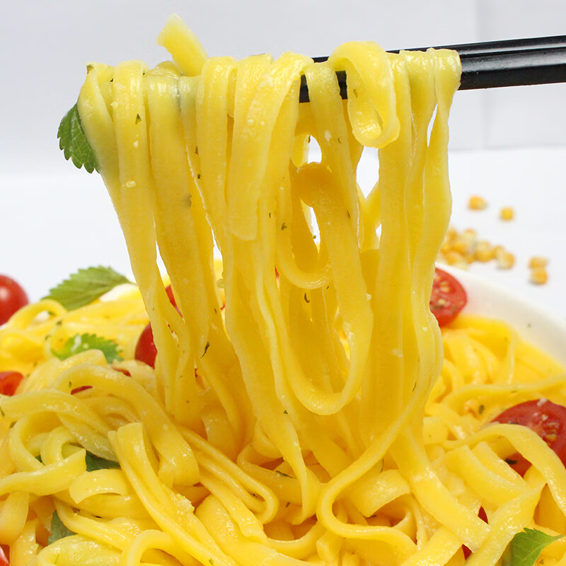 朗小贝宽的玉米面条东北特产杂粮面条麻辣烫宽叉条宽玉米牛筋面鲜面条