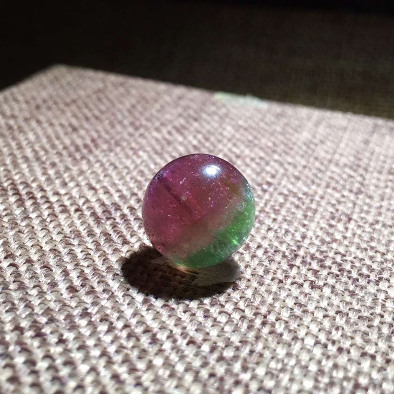君政原矿西瓜碧玺猫眼单珠 无优化色彩浓郁 有猫眼效应,高色系,可搭配