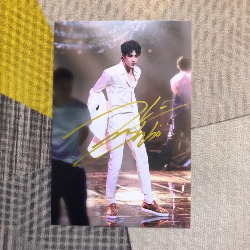 正 王一博亲笔签名照周边海报 王一博亲签明信片礼物朋友 01